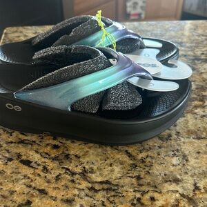 OOFOS Black Sandals with Iridescent Straps